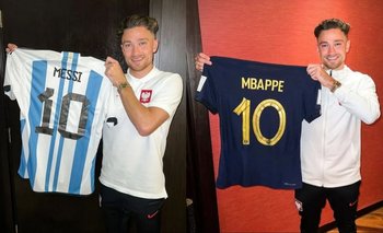 El jugador Matty Cash de Polonia, mostró las camisetas que le cambió a Messi y a Mbappé