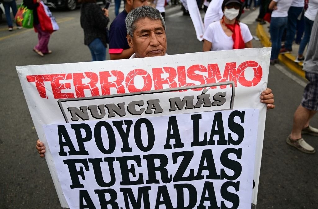 Fitch Ratings advirtió sobre los riesgos económicos de la crisis política en Perú