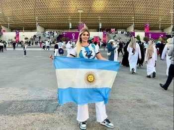 Una de las hinchas argentinas que logró escapar de Qatar