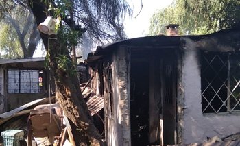 Una de las casas afectadas por el incendio ocurrido en Villa Aeroparque