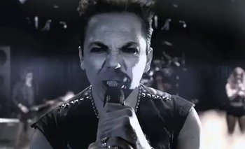 Cristian Castro filmó en 2011 una publicidad para Pepsi donde se transformó en una estrella de metal
