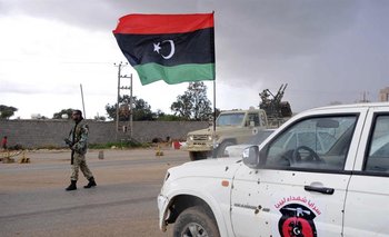 Militares patrullan las calles de Bengasi, Libia. (Archivo)