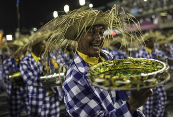Turistas de todo el mundo llegan a Río de Janeiro a disfrutar del majestuoso carnaval