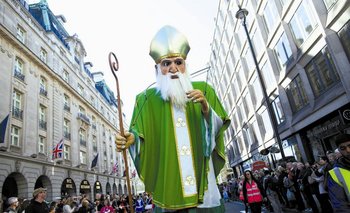 Londres: también en la capital del reino se festeja el santo irlandés.