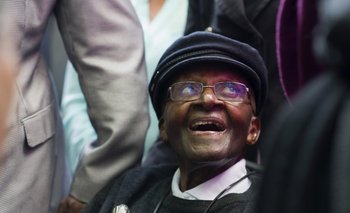 El arzobispo retirado y activista anti-apartheid, Desmond Tutu, durante su cumpleaños de 85 en Sudáfrica.