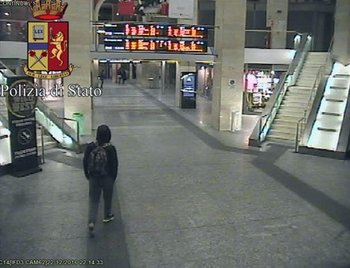 Captura de video en donde se puede ver en Italia al sospechoso de cometer el ataque en Berlín