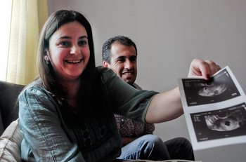 Karina y Eduardo fueron los primeros en lograr un embarazo a través de los tratamientos financiados por el FNR. Son padres de Valentino, que nació en marzo de 2016.