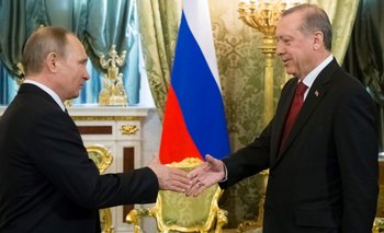 Vladimir Putin (izquierda) y Recep Tayyip Erdogan (derecha)