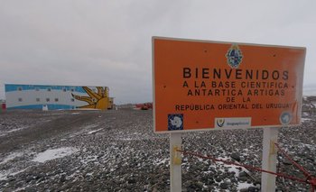 <div>A la Base Científica Antártica Artigas se puede ingresar desde el interior de la isla o desde la costa. </div><div><br></div>