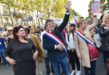 Mélenchon participó de las protestas en París