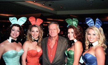 Hugh Hefner con las "conejitas" de Playboy