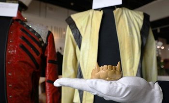 Algunas prendas y objetos que utilizó Michael Jackson serán el centro de atención para los coleccionistas<br>