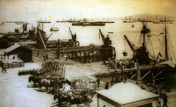 <div>El puerto de Montevideo a fines del siglo XIX</div><div><br></div>