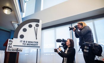Reporteros gráficos captan el "Reloj del Juicio Final" (archivo)