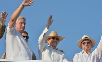 El presidente cubano Raúl Castro junto a sus vicepresidentes Miguel Díaz-Canel y José Machado Venturas.
