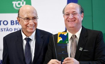 Ilan Goldfajn, a la derecha, presidente del Banco Central de Brasil