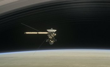 La sonda Cassini captó ondas de plasma entre Saturno y su satélite Encélado en una interacción nullpoderosa y dinámicanull.