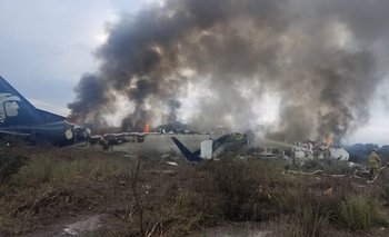 El avión de Aeroméxico se estrelló poco después del despegue. Todas las personas a bordo sobrevivieron.