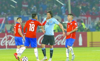 Jara y Cavani, en la incidencia de la polémica de la Copa América