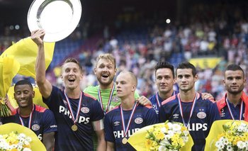 Gastón Pereiro, festejó con PSV, la Supercopa de Holanda<br>