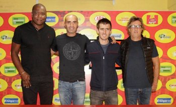 El cuerpo técnico de Paolo Montero presentado en Boca Unidos