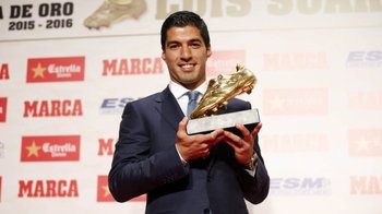 Suárez con su nueva Bota de Oro