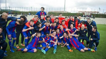 El festejo de Santiago Bueno con Barcelona por el título