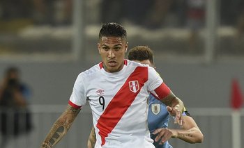 Paolo Guerrero es la referencia ofensiva de Perú ante Uruguay