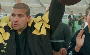 Julio Ribas fue el último técnico en ganar en lo internacional por cinco goles antes de Larriera