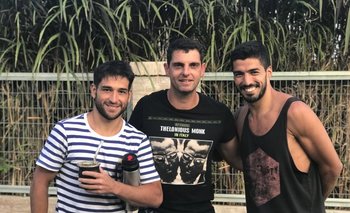 Suárez se junto a tomar mate con Lodeiro y Bruno Silva<br>