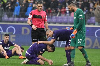 El nuevo capitán de Fiorentina, Milan Badelj, llora desconsolado