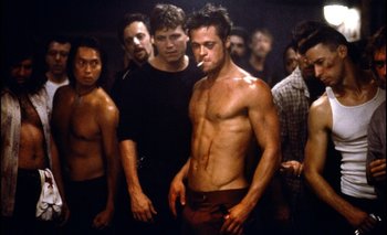 En la película "Fight Club" (David Fincher, 1999) Brad Pitt y Edward Norton crean un club de pelea clandestino que termina convirtiéndose en en una revolución violenta
