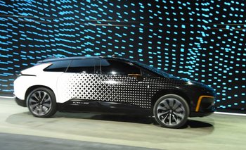 El prototipo del vehículo híbrido eléctrico FF 91 de Faraday Future es desvelado en la CES 2017